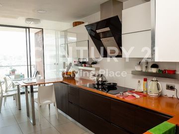 Exclusivo Penthouse de Tres Niveles con Vista al mar en Miraflores