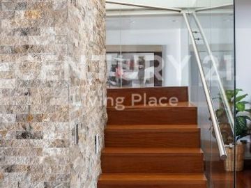 Exclusivo Penthouse de Tres Niveles con Vista al mar en Miraflores