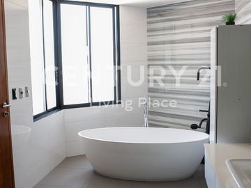 Exclusivo Penthouse de Tres Niveles con Vista al mar en Miraflores