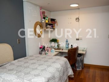 Exclusivo Penthouse de Tres Niveles con Vista al mar en Miraflores