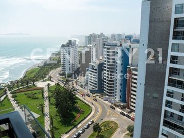 Exclusivo Penthouse de Tres Niveles con Vista al mar en Miraflores