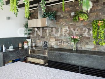 Exclusivo Penthouse de Tres Niveles con Vista al mar en Miraflores