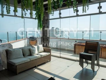 Exclusivo Penthouse de Tres Niveles con Vista al mar en Miraflores