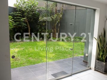 Exclusivo Penthouse de Tres Niveles con Vista al mar en Miraflores