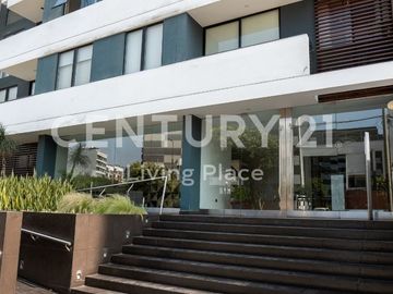Exclusivo Penthouse de Tres Niveles con Vista al mar en Miraflores