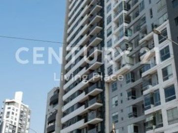 Exclusivo Penthouse de Tres Niveles con Vista al mar en Miraflores