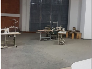 RENTO BODEGA DE 300 METROS2,  Estratégicamente situada en una de las mejores zonas de Pereira y Dosquebradas, con fácil acceso a rutas principales.