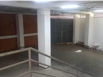 RENTO BODEGA DE 300 METROS2,  Estratégicamente situada en una de las mejores zonas de Pereira y Dosquebradas, con fácil acceso a rutas principales.