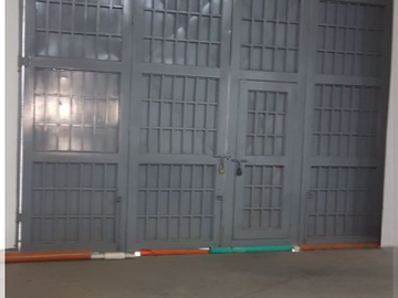 RENTO BODEGA DE 300 METROS2,  Estratégicamente situada en una de las mejores zonas de Pereira y Dosquebradas, con fácil acceso a rutas principales.