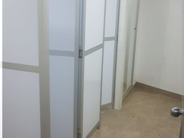 RENTO BODEGA DE 300 METROS2,  Estratégicamente situada en una de las mejores zonas de Pereira y Dosquebradas, con fácil acceso a rutas principales.