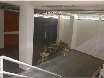 RENTO BODEGA DE 300 METROS2,  Estratégicamente situada en una de las mejores zonas de Pereira y Dosquebradas, con fácil acceso a rutas principales.