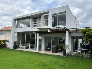 CASA 3 DORMOTRIOS ESTILO MODERNO