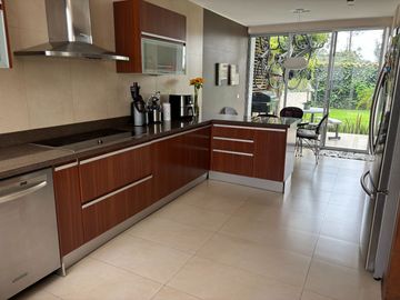 CASA 3 DORMOTRIOS ESTILO MODERNO