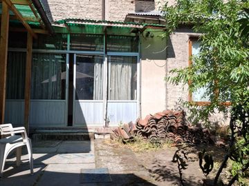 Casa 2 pisos  10 D 5 B   280/212 M2.