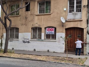 Casa 2 pisos  10 D 5 B   280/212 M2.