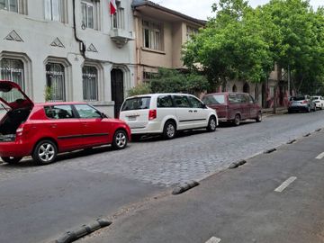 Casa 2 pisos  10 D 5 B   280/212 M2.