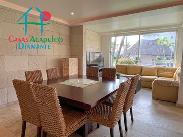 En condominio con club de playa. Terraza con jacuzzi y salida al jardín. Incluye mantenimiento