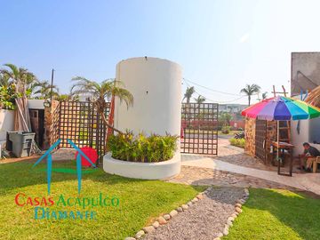 En condominio con club de playa. Terraza con jacuzzi y salida al jardín. Incluye mantenimiento