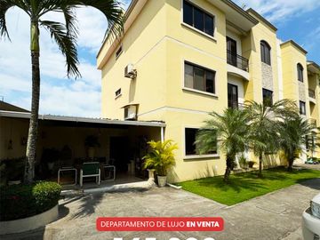 EN VENTA: lujoso y equipado departamento en Urbanizacion La Riviera, Machala
