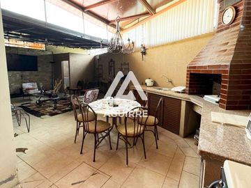 EN VENTA: lujoso y equipado departamento en Urbanizacion La Riviera, Machala