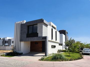 Casa en venta en Solares Residencial dentro de coto Soare 2
