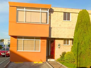 Casa en venta en conjunto residencial San Fernando - Tumbaco 🏯