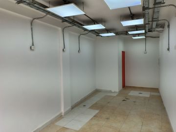 Alquiler de local (PRIMER PISO) en zona comercial de San Martín de Porres!