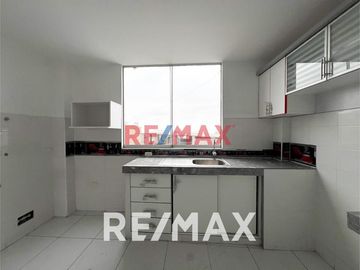 Venta De Moderno Y Amplio Departamento Ubicado En Villa María Del Triunfo