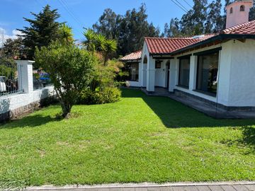 Casa una planta en urbanización privada, más suite, terreno libre de 600, Sangolquí $340.000