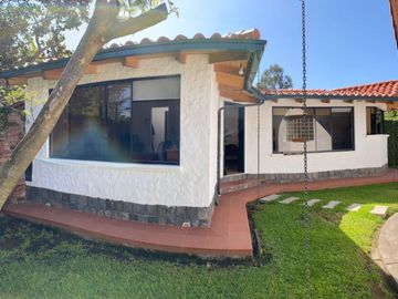 Casa una planta en urbanización privada, más suite, terreno libre de 600, Sangolquí $340.000