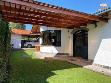 Casa una planta en urbanización privada, más suite, terreno libre de 600, Sangolquí $340.000