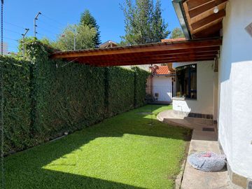 Casa una planta en urbanización privada, más suite, terreno libre de 600, Sangolquí $340.000