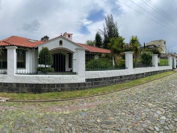 Casa una planta en urbanización privada, más suite, terreno libre de 600, Sangolquí $340.000