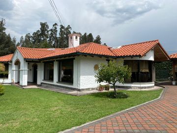 Casa una planta en urbanización privada, más suite, terreno libre de 600, Sangolquí $340.000