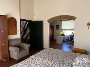 Casa una planta en urbanización privada, más suite, terreno libre de 600, Sangolquí $340.000