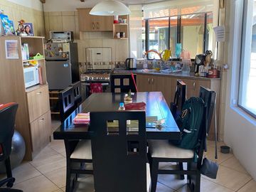 Casa una planta en urbanización privada, más suite, terreno libre de 600, Sangolquí $340.000