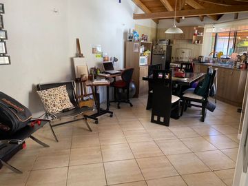 Casa una planta en urbanización privada, más suite, terreno libre de 600, Sangolquí $340.000