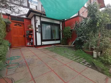 Se vende casa pareada, 3 pisos, 4 habitaciones, 2 baños
