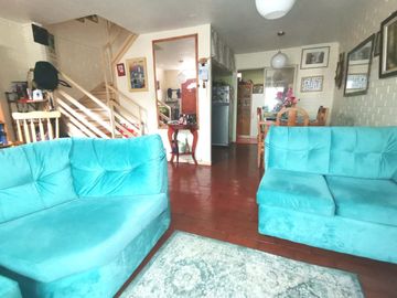 Se vende casa pareada, 3 pisos, 4 habitaciones, 2 baños
