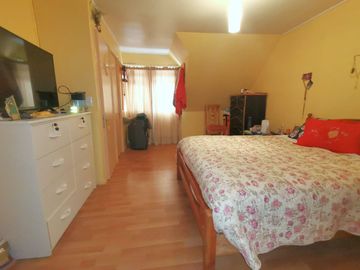 Se vende casa pareada, 3 pisos, 4 habitaciones, 2 baños