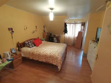 Se vende casa pareada, 3 pisos, 4 habitaciones, 2 baños