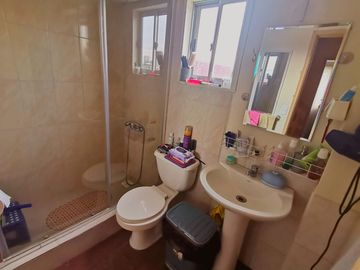 Se vende casa pareada, 3 pisos, 4 habitaciones, 2 baños
