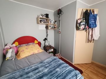 Se vende casa pareada, 3 pisos, 4 habitaciones, 2 baños