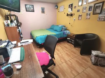 Se vende casa pareada, 3 pisos, 4 habitaciones, 2 baños
