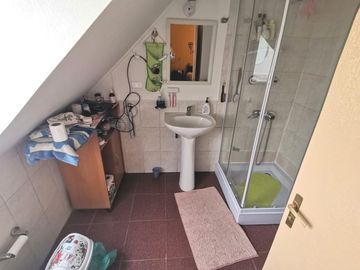 Se vende casa pareada, 3 pisos, 4 habitaciones, 2 baños