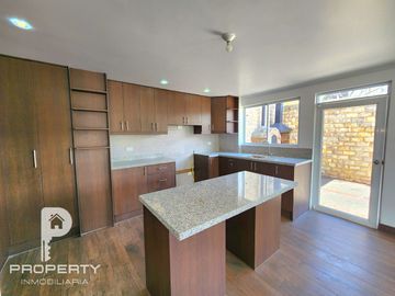 Casa INDEPENDIENTE por estrenar Ushimana Valle de los Chillos 4 dormitorios 3 parqueaderos San Rafael Alangasi