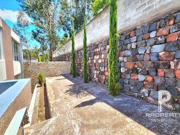 Casa INDEPENDIENTE por estrenar Ushimana Valle de los Chillos 4 dormitorios 3 parqueaderos San Rafael Alangasi
