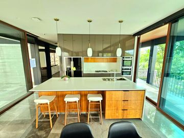 LAS CAÑADAS CASA EN VENTA SEMINUEVA MODERNA CON INCREIBLE VISTA