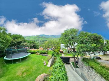 LAS CAÑADAS CASA EN VENTA SEMINUEVA MODERNA CON INCREIBLE VISTA