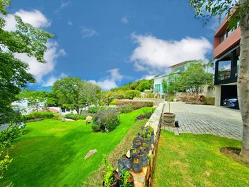 LAS CAÑADAS CASA EN VENTA SEMINUEVA MODERNA CON INCREIBLE VISTA